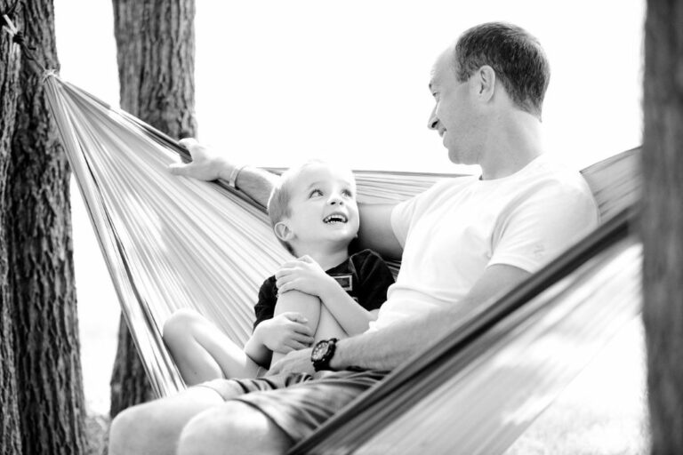 Haben wir eine Bindung zum Kind. Die Ver-Bindung kann mit vielen Elementen aus dem Aware Parenting spielerisch gestärkt werden.